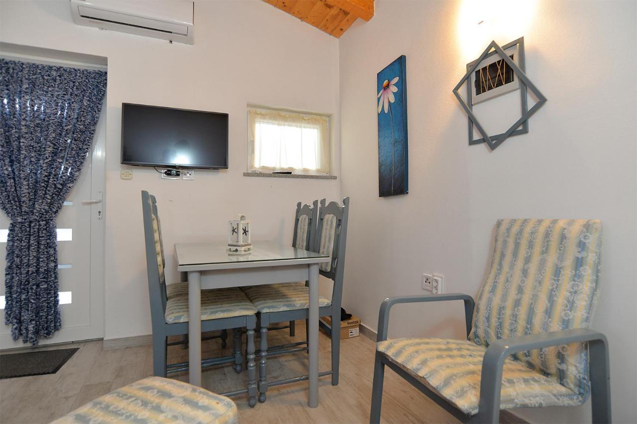 Apartments Jadranka 1279 Помер Екстериор снимка